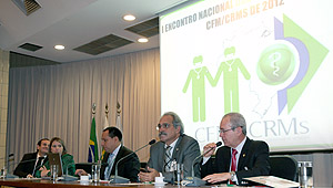 Diretoria do CFM discutiu no encontro as novas orientações para procedimentos administrativos dos conselhos